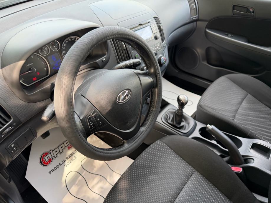 Hyundai i30 1,4 KLIMA - HR. AUTO - AUTOKREDIT, fotografija 9