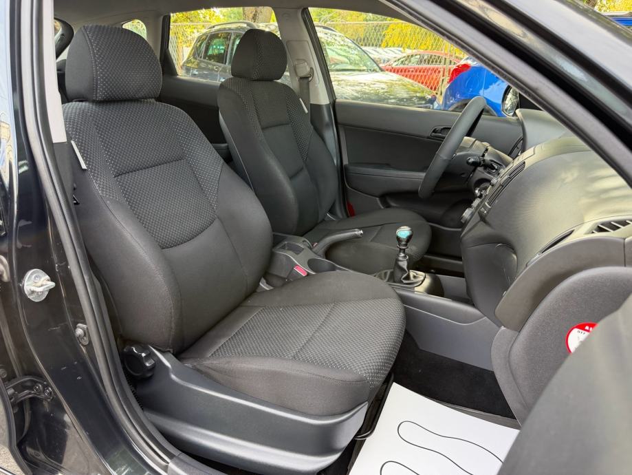 Hyundai i30 1,4 KLIMA - HR. AUTO - AUTOKREDIT, fotografija 20