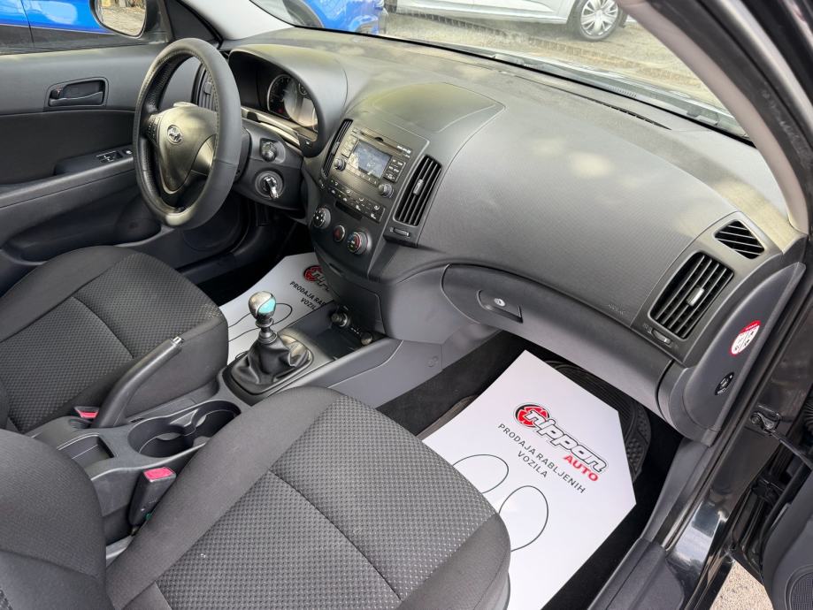 Hyundai i30 1,4 KLIMA - HR. AUTO - AUTOKREDIT, fotografija 18