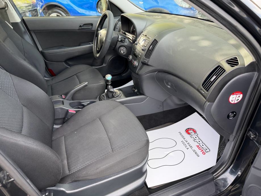 Hyundai i30 1,4 KLIMA - HR. AUTO - AUTOKREDIT, fotografija 19