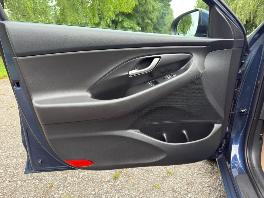 Hyundai i30 1,4 MPI-LED-TEMPOMAT-PARK. SENZORI, fotografija 9