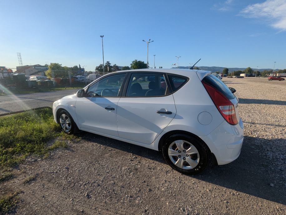 Hyundai i30 1,4, fotografija 7