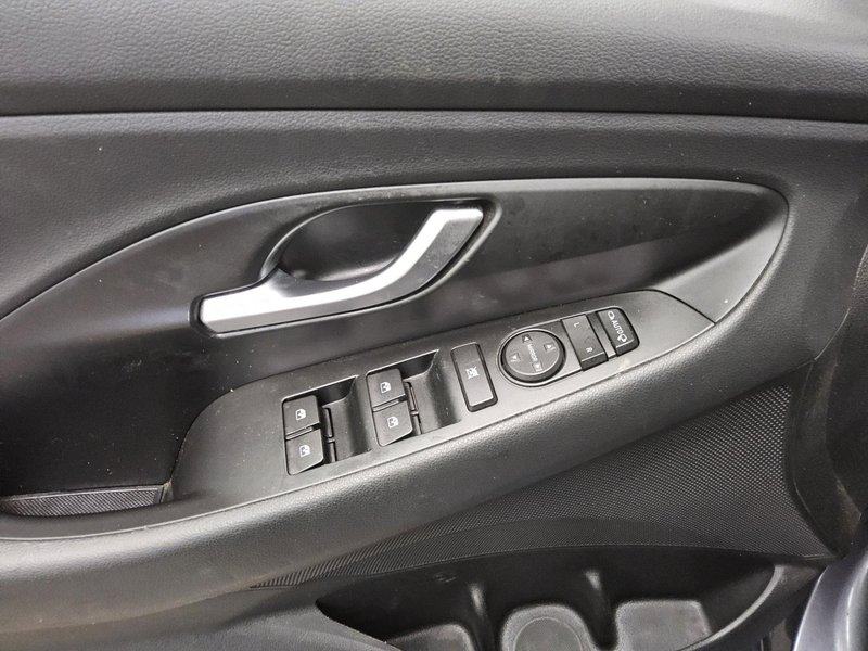 Hyundai i30 1.4 T-GDI N-Line automatik • bežično punjenje • navigacija, fotografija 9