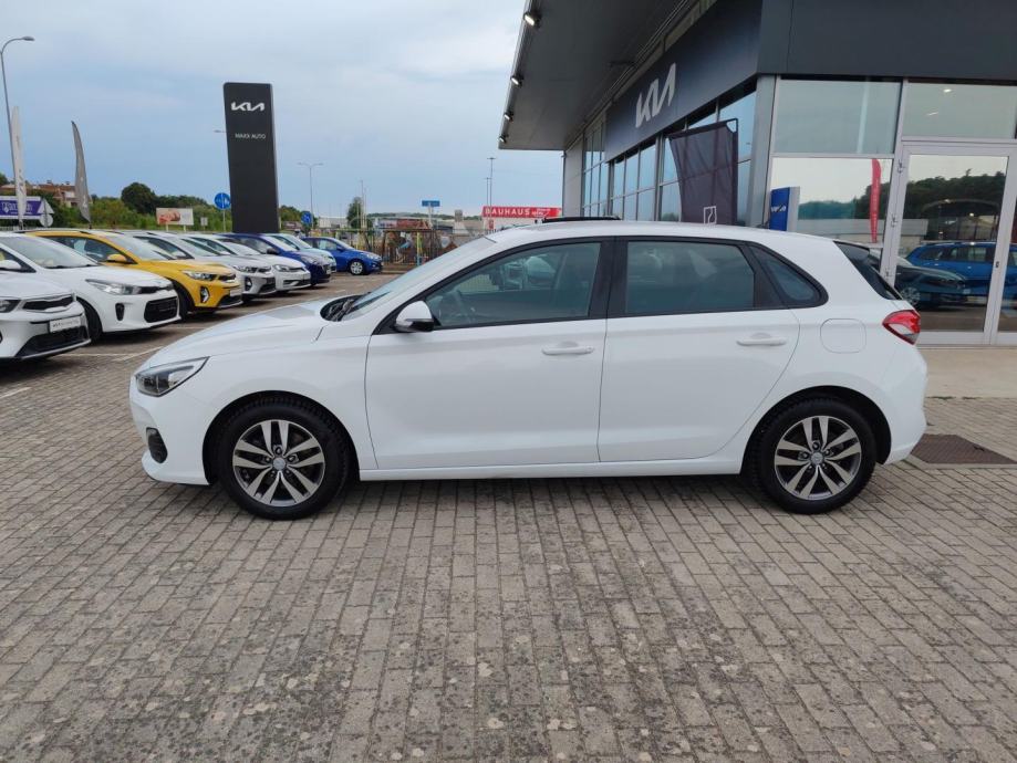 Hyundai i30 1.4 T-GDI 140ks, nove gume, upravo napravljen servis, URED, fotografija 3