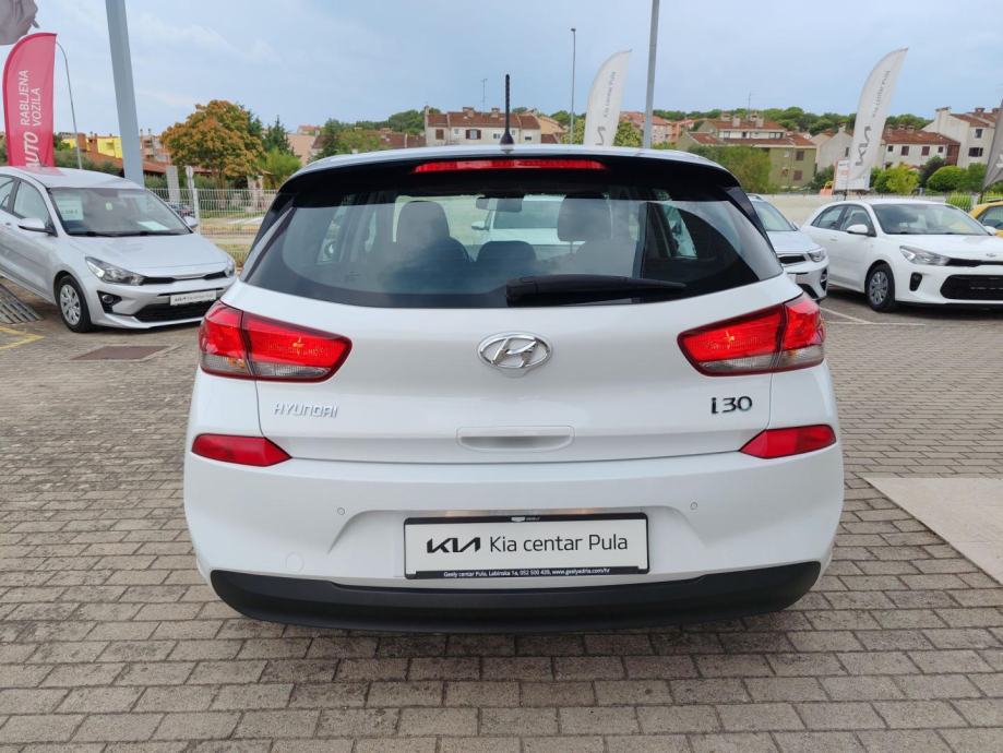 Hyundai i30 1.4 T-GDI 140ks, nove gume, upravo napravljen servis, URED, fotografija 4