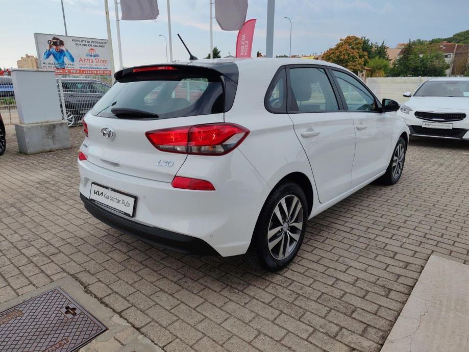 Hyundai i30 1.4 T-GDI 140ks, nove gume, upravo napravljen servis, URED, fotografija 5