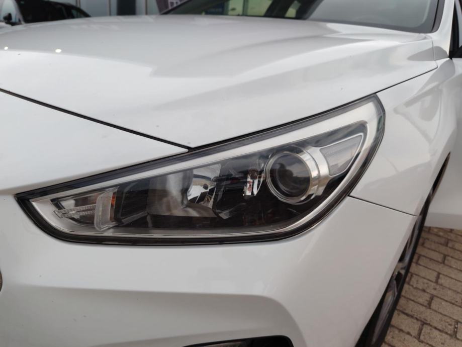 Hyundai i30 1.4 T-GDI 140ks, nove gume, upravo napravljen servis, URED, fotografija 7