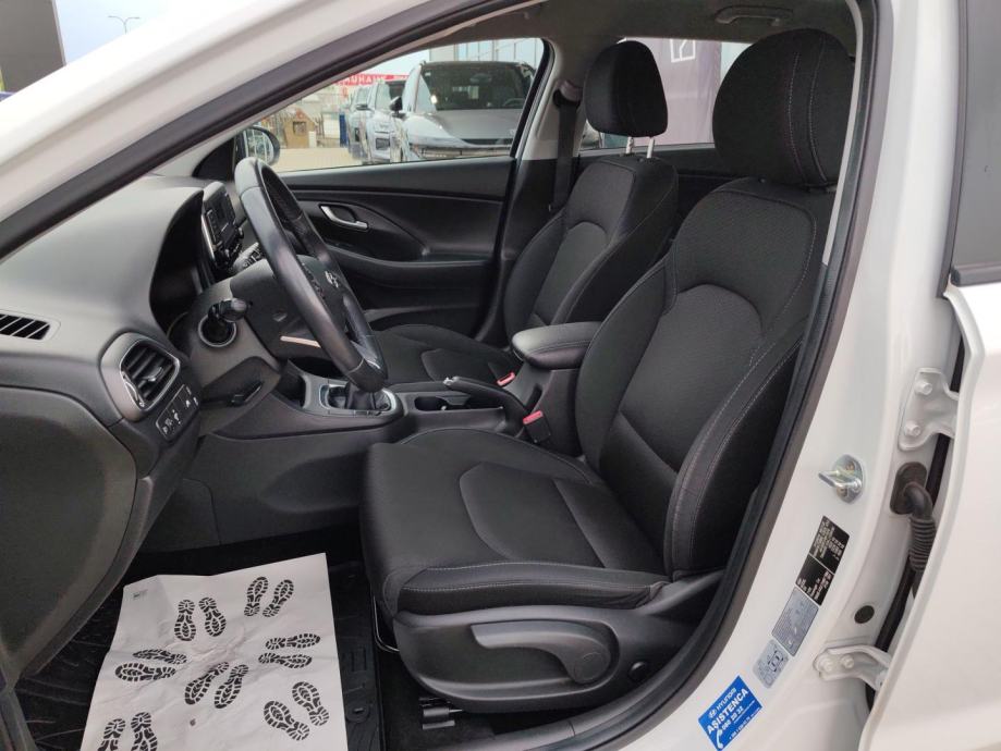 Hyundai i30 1.4 T-GDI 140ks, nove gume, upravo napravljen servis, URED, fotografija 9