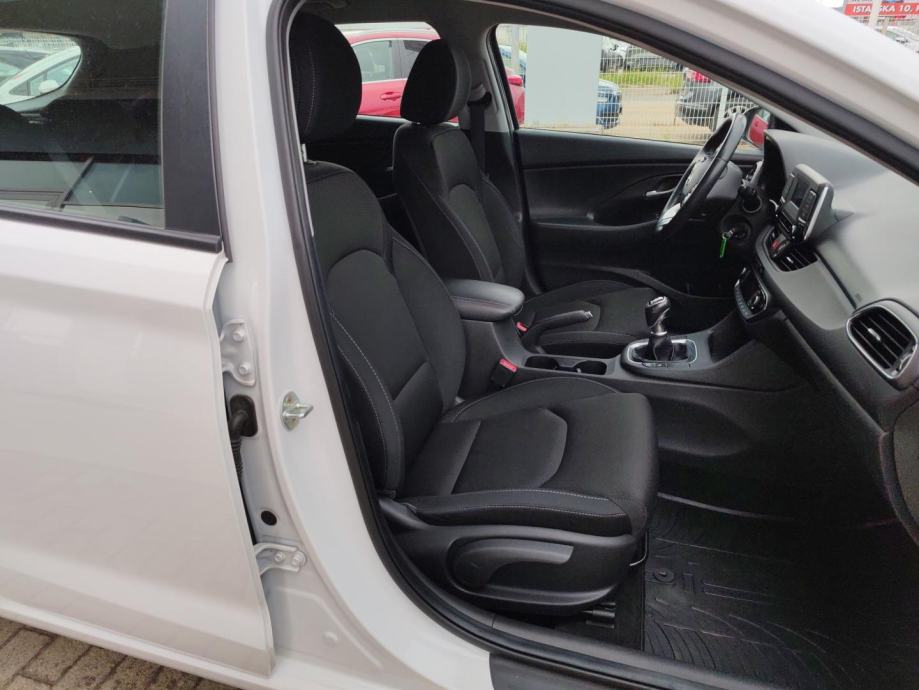 Hyundai i30 1.4 T-GDI 140ks, nove gume, upravo napravljen servis, URED, fotografija 11