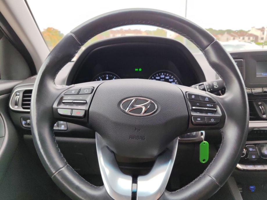 Hyundai i30 1.4 T-GDI 140ks, nove gume, upravo napravljen servis, URED, fotografija 16