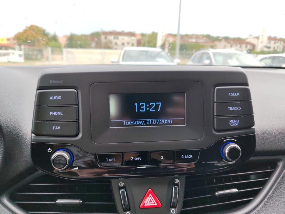 Hyundai i30 1.4 T-GDI 140ks, nove gume, upravo napravljen servis, URED, fotografija 19