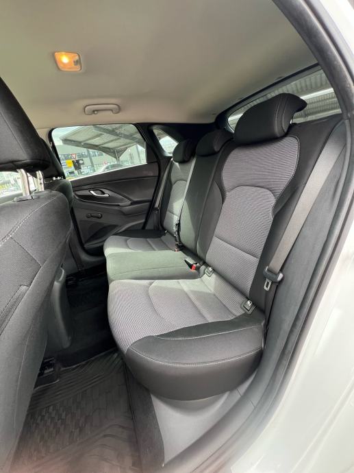 HYUNDAI I30 1.6 CRDI 2021GOD-RADARI LINE ASSIST-ZASTITA OD SUDARA, fotografija 13
