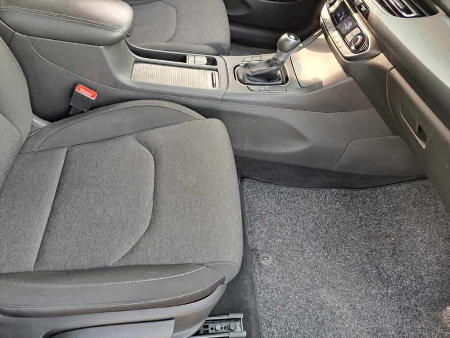 Hyundai i30 1,6 CRDi automatik, fotografija 4