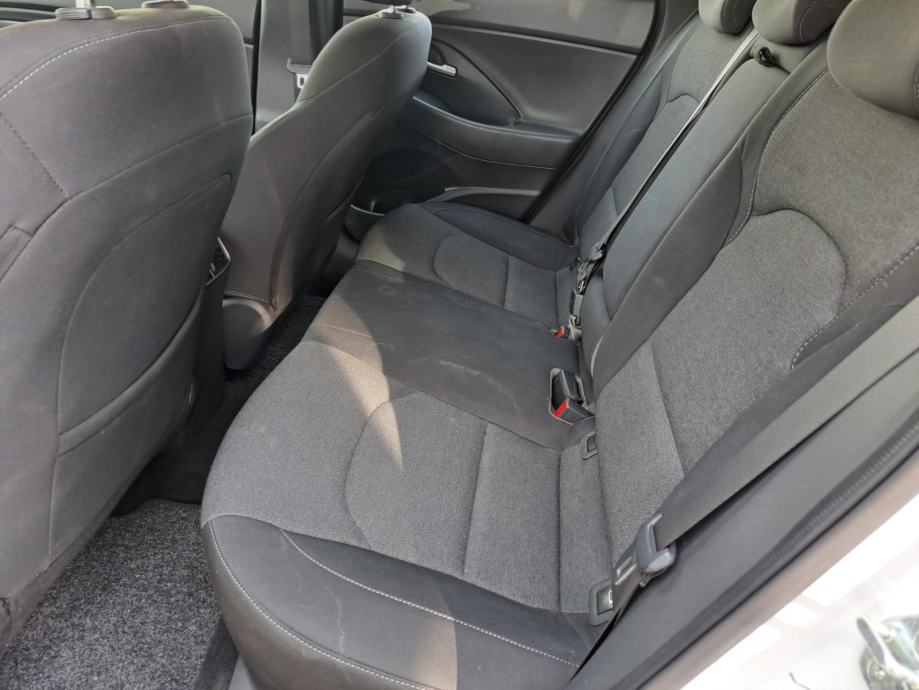 Hyundai i30 1,6 CRDi automatik, fotografija 6
