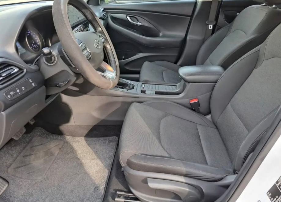 Hyundai i30 1,6 CRDi automatik, fotografija 8