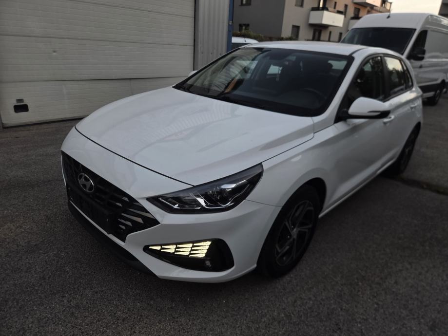 Hyundai i30 1,6 CRDi automatik STYLE NIJE UVOZ, fotografija 2