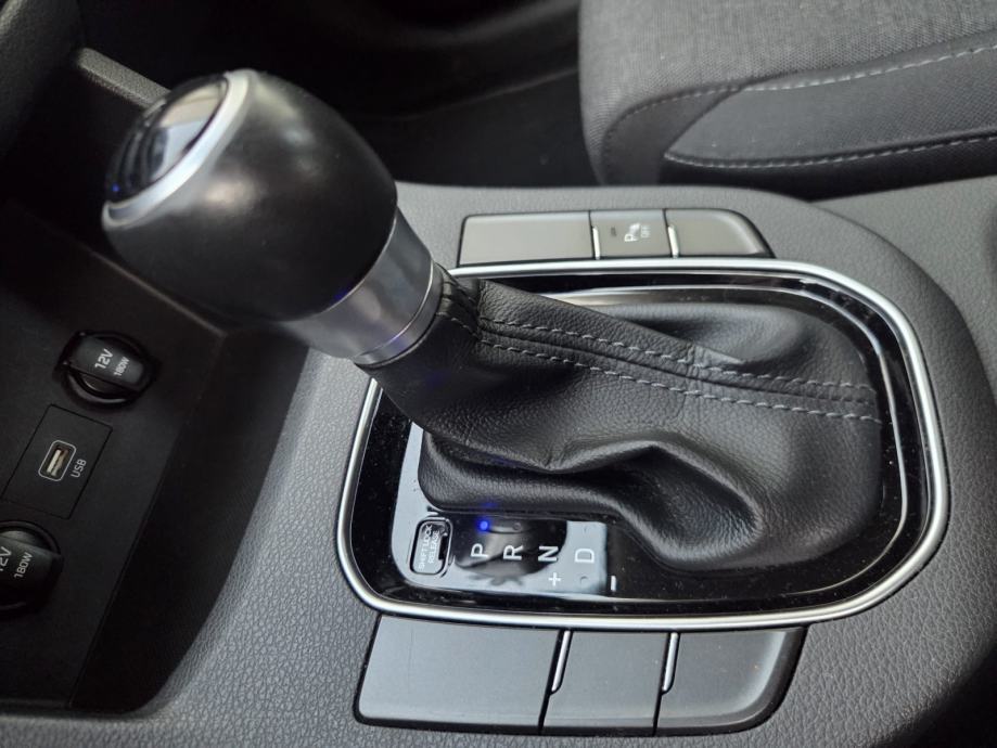 Hyundai i30 1,6 CRDi automatik STYLE NIJE UVOZ, fotografija 5