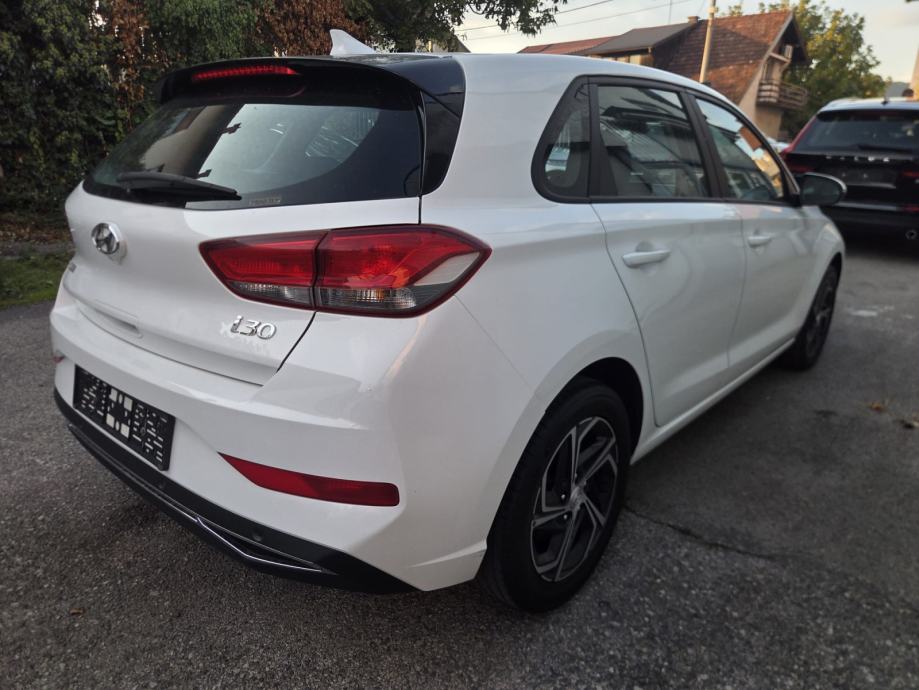 Hyundai i30 1,6 CRDi automatik STYLE NIJE UVOZ, fotografija 11