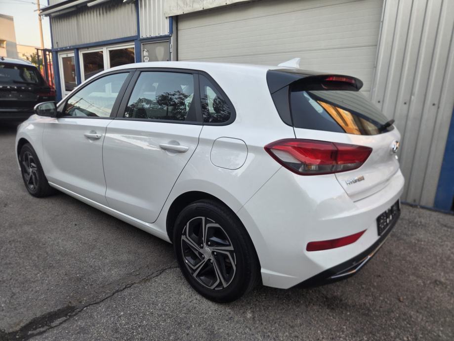 Hyundai i30 1,6 CRDi automatik STYLE NIJE UVOZ, fotografija 10