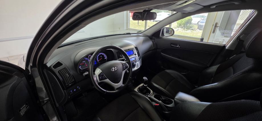 Hyundai i30 1.6 CRDi Edition 20, fotografija 12