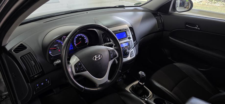 Hyundai i30 1.6 CRDi Edition 20, fotografija 11