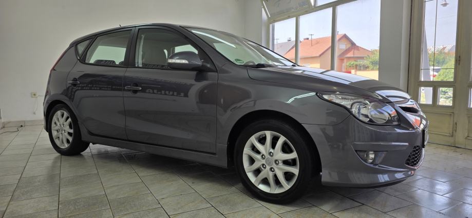 Hyundai i30 1.6 CRDi Edition 20, fotografija 5