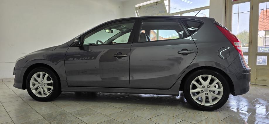 Hyundai i30 1.6 CRDi Edition 20, fotografija 10