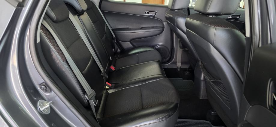 Hyundai i30 1.6 CRDi Edition 20, fotografija 16