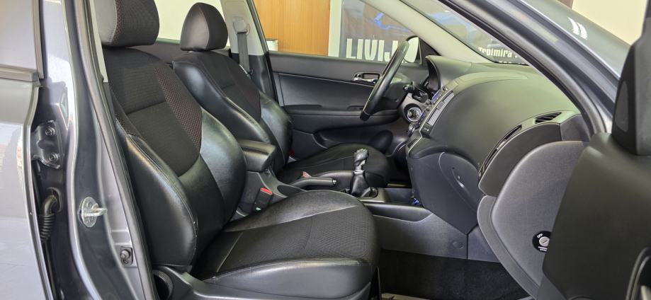 Hyundai i30 1.6 CRDi Edition 20, fotografija 15