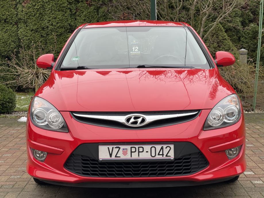 Hyundai I30 Cw 1.6 Crdi Kfz Steuer Hyundai i30 1,6 CRDi * GARANCIJA 12 MJESECI *, 2011 god.