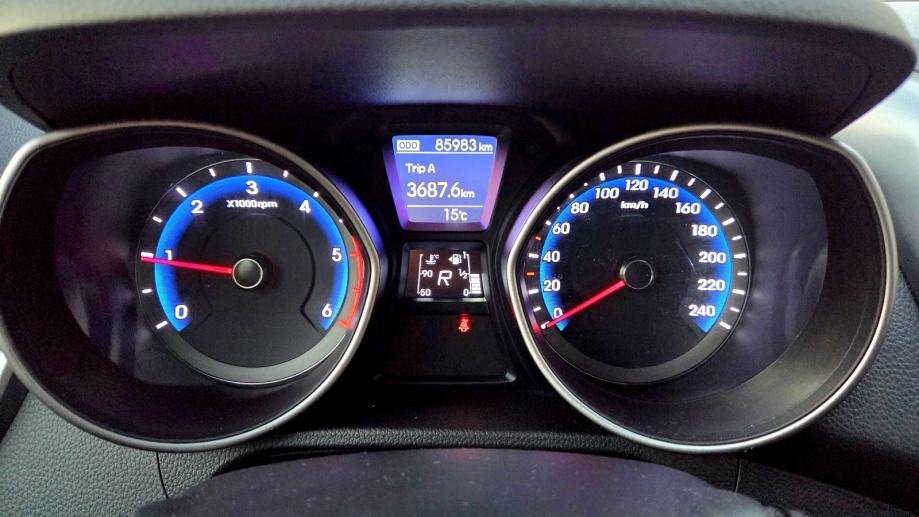 HYUNDAI i30 1.6 CRDi BLUE PASSION AUTOMATIK | 85.000 KM, fotografija 11