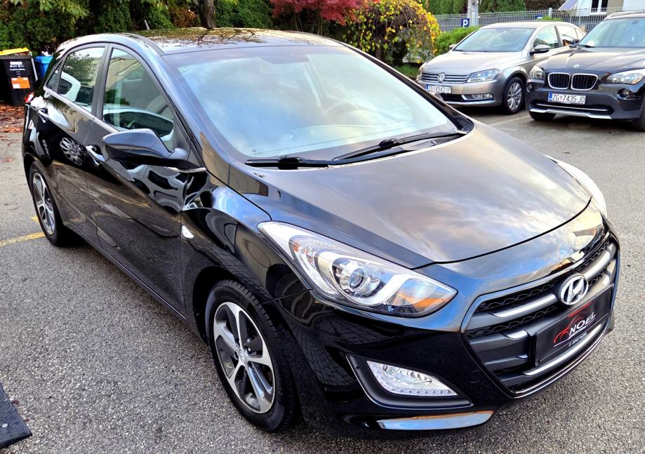 HYUNDAI i30 1.6 CRDi BLUE PASSION AUTOMATIK | 85.000 KM, fotografija 2