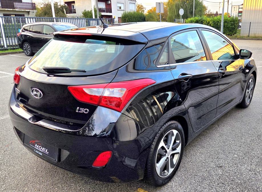 HYUNDAI i30 1.6 CRDi BLUE PASSION AUTOMATIK | 85.000 KM, fotografija 3