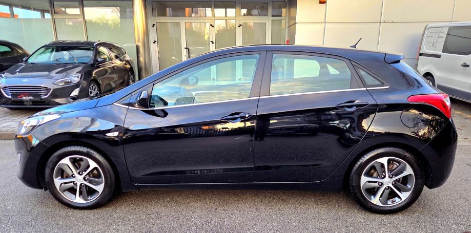 HYUNDAI i30 1.6 CRDi BLUE PASSION AUTOMATIK | 85.000 KM, fotografija 5