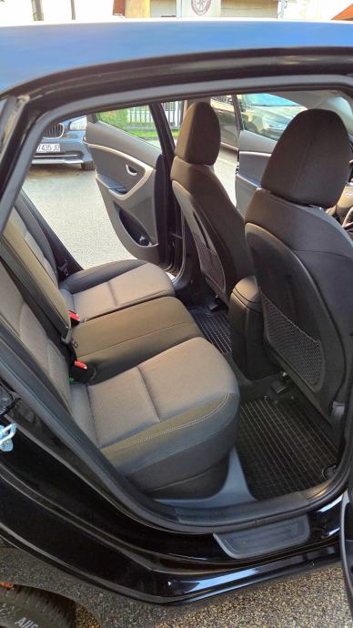 HYUNDAI i30 1.6 CRDi BLUE PASSION AUTOMATIK | 85.000 KM, fotografija 9
