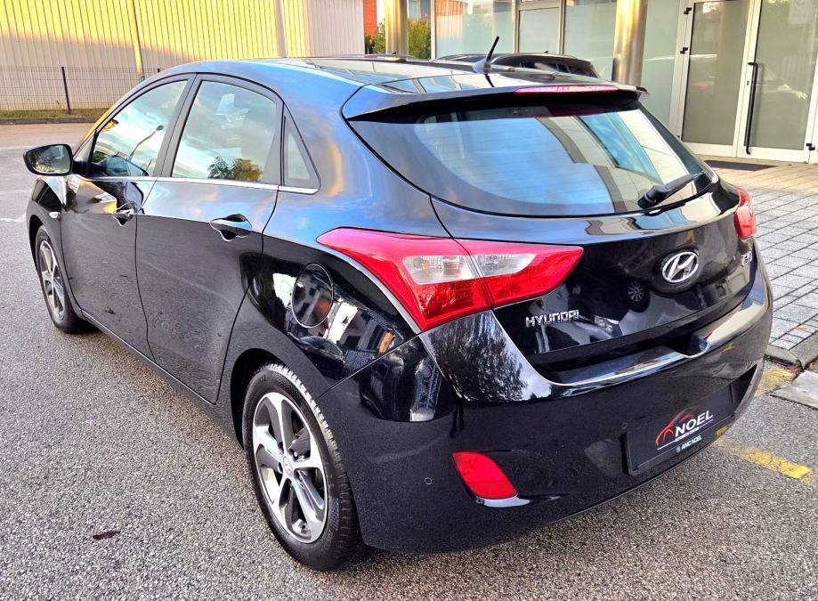 HYUNDAI i30 1.6 CRDi BLUE PASSION AUTOMATIK | 85.000 KM, fotografija 4