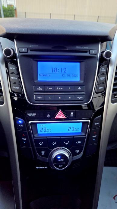 HYUNDAI i30 1.6 CRDi BLUE PASSION AUTOMATIK | 85.000 KM, fotografija 13