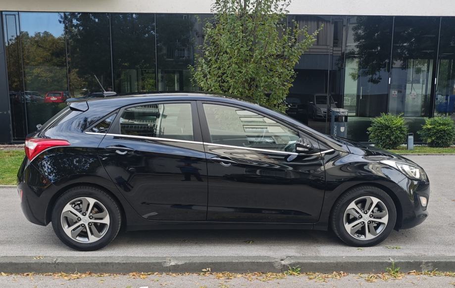Hyundai i30 1,6 CRDi, kamera, navigacija. Ful. kao NOV,, fotografija 3