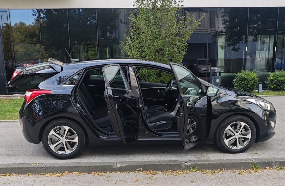 Hyundai i30 1,6 CRDi, kamera, navigacija. Ful. kao NOV,, fotografija 4