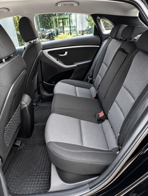 Hyundai i30 1,6 CRDi, kamera, navigacija. Ful. kao NOV,, fotografija 12