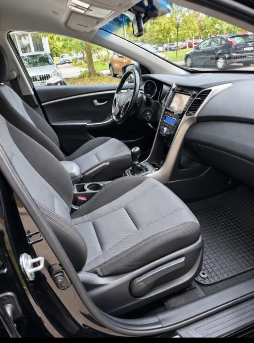 Hyundai i30 1,6 CRDi, kamera, navigacija. Ful. kao NOV,, fotografija 9