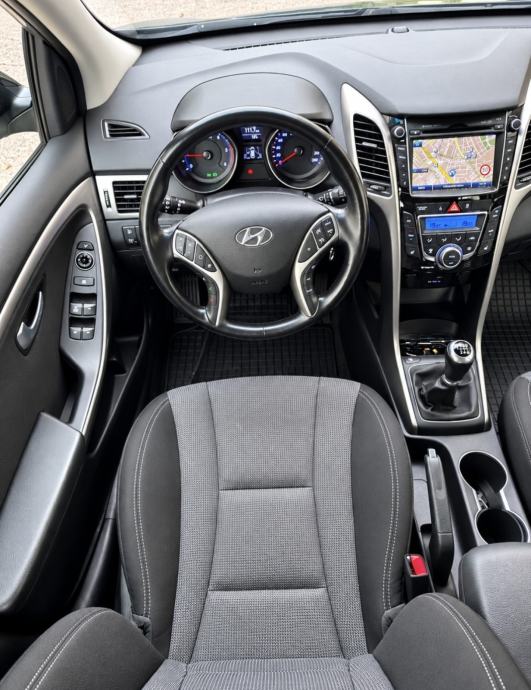 Hyundai i30 1,6 CRDi, kamera, navigacija. Ful. kao NOV,, fotografija 8