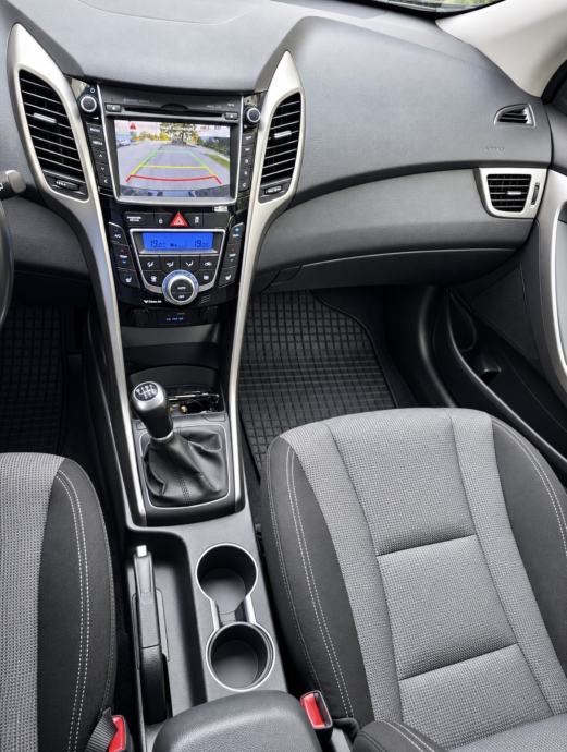 Hyundai i30 1,6 CRDi, kamera, navigacija. Ful. kao NOV,, fotografija 10