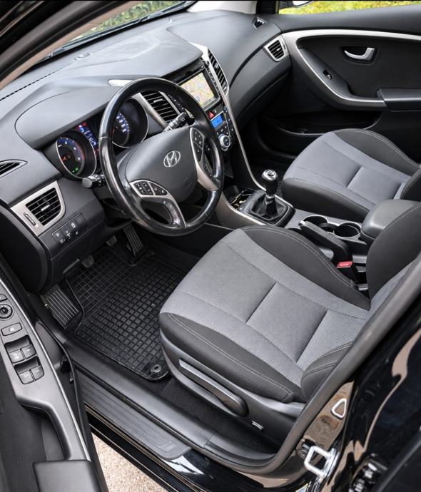 Hyundai i30 1,6 CRDi, kamera, navigacija. Ful. kao NOV,, fotografija 11