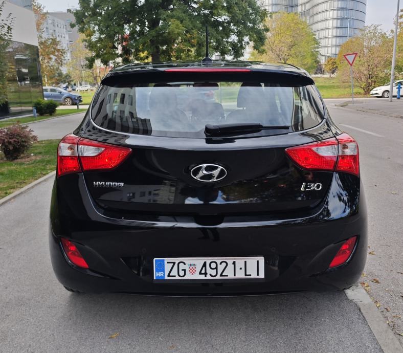 Hyundai i30 1,6 CRDi, kamera, navigacija. Ful. kao NOV,, fotografija 19