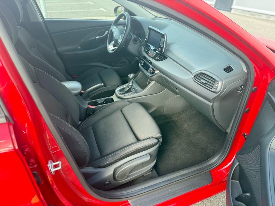 Hyundai i30 1,6 CRDi.-KAMERA-CARPLAY-LED-ALU-GRIJANJE VOL+SJEDALA, fotografija 12