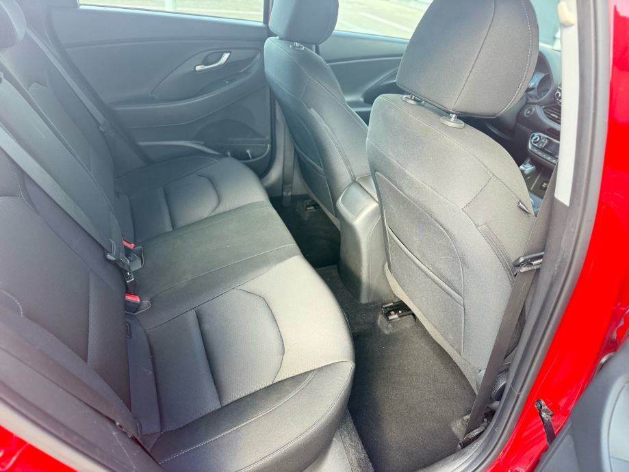 Hyundai i30 1,6 CRDi.-KAMERA-CARPLAY-LED-ALU-GRIJANJE VOL+SJEDALA, fotografija 13