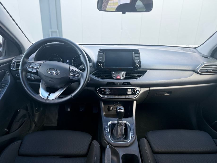 Hyundai i30 1,6 CRDi.-KAMERA-CARPLAY-LED-ALU-GRIJANJE VOL+SJEDALA, fotografija 9