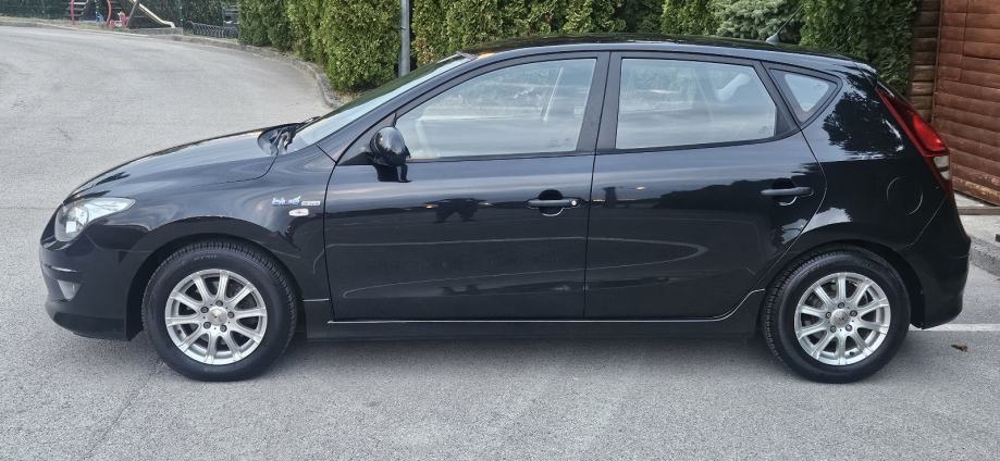 Hyundai i30 1,6 CRDi KAO NOV, fotografija 2