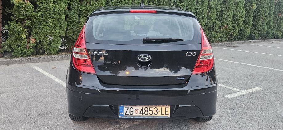 Hyundai i30 1,6 CRDi KAO NOV, fotografija 7